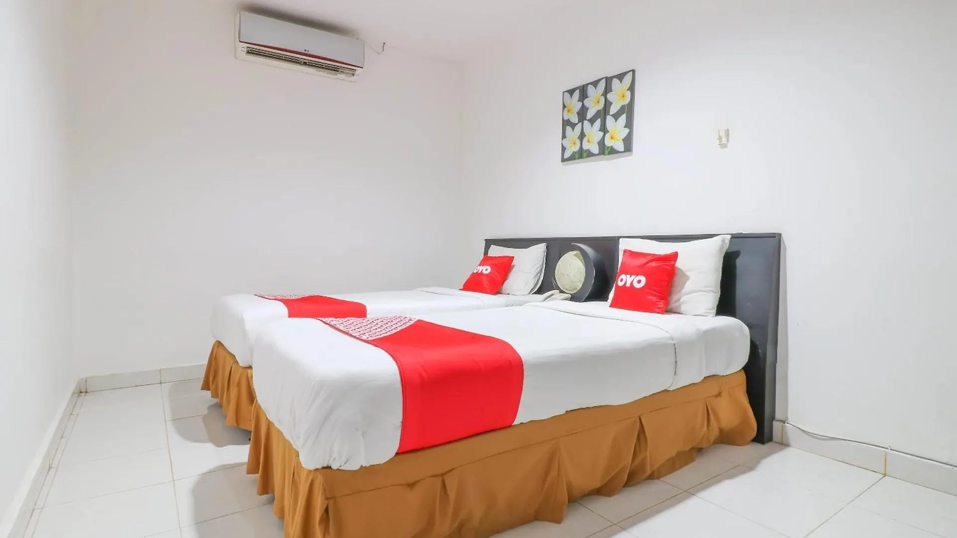 Capital O 1666 Grand Pudjawan Hotel Near Kuta Beach Индонезия