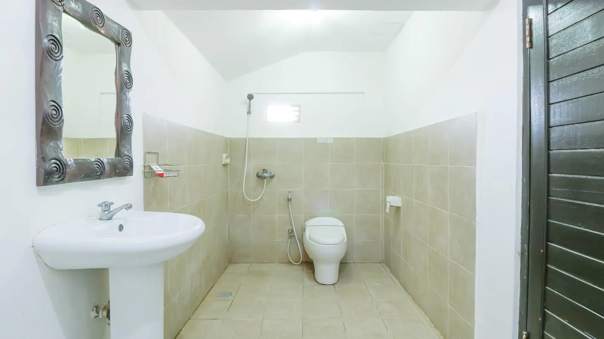 Capital O 1666 Grand Pudjawan Hotel Near Kuta Beach 2*, Кута Индонезия